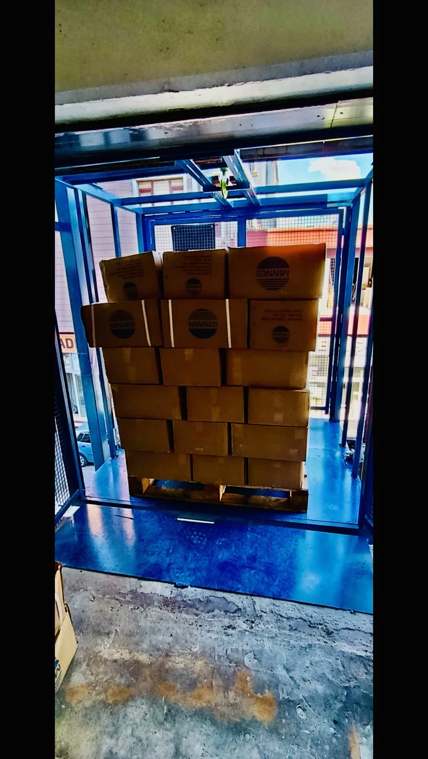 3 ton yük asansörü paletli yük taşıma uygulaması
